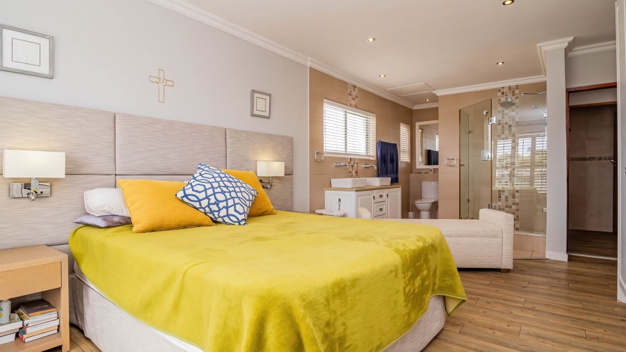 4 Bedroom Property for Sale in De Kelders Western Cape